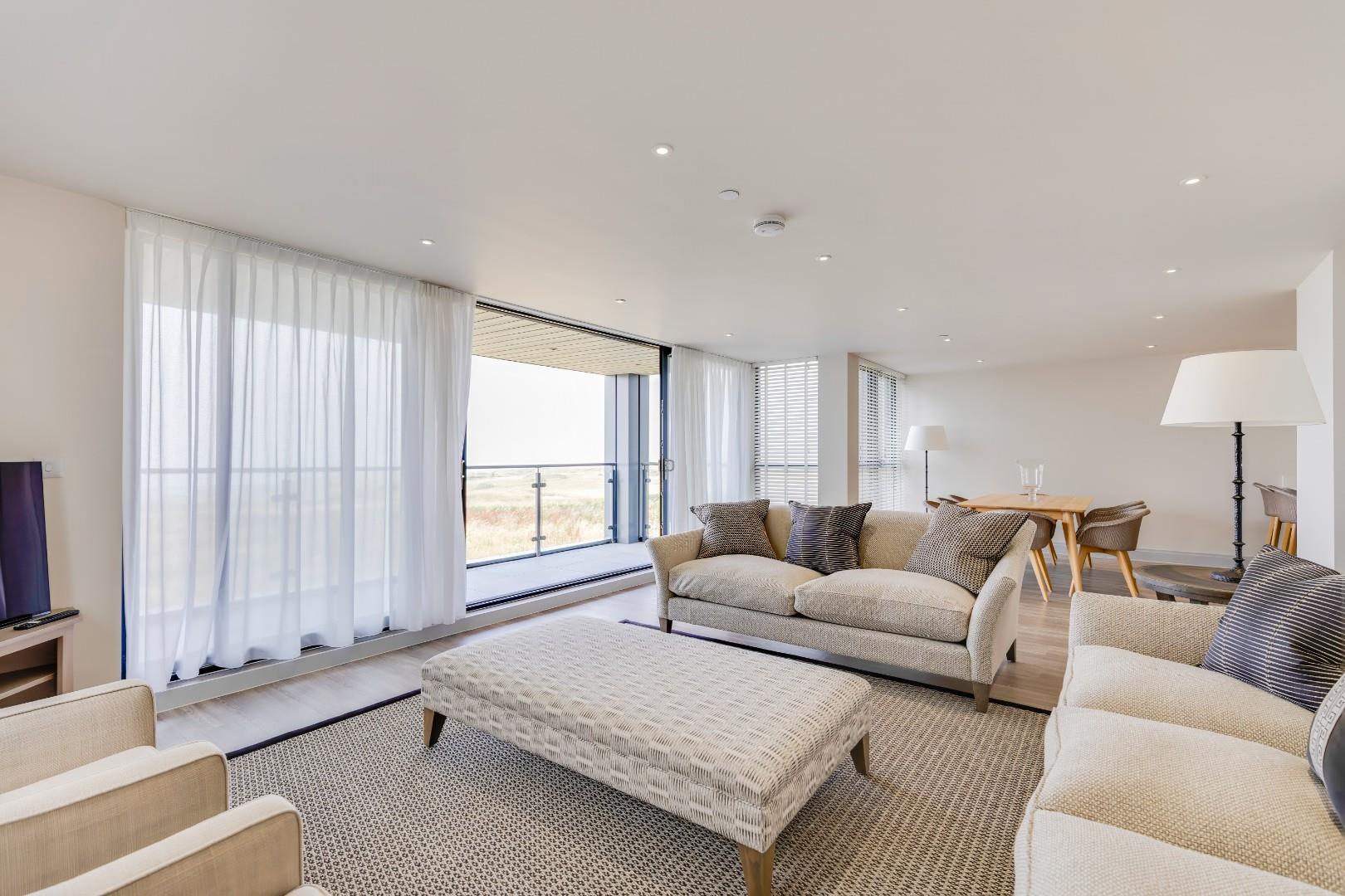Rest Bay, Porthcawl, Bridgend County Borough, CF36 3UP